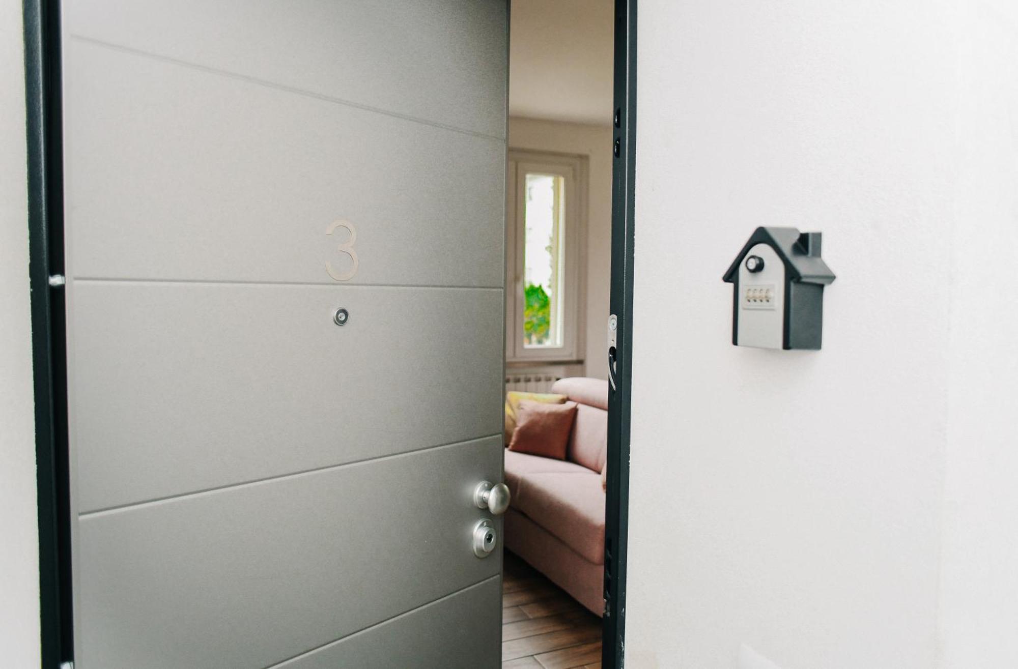 Lora Diamond Suite ,Free Parking, Self Check In,3 Como Exterior foto