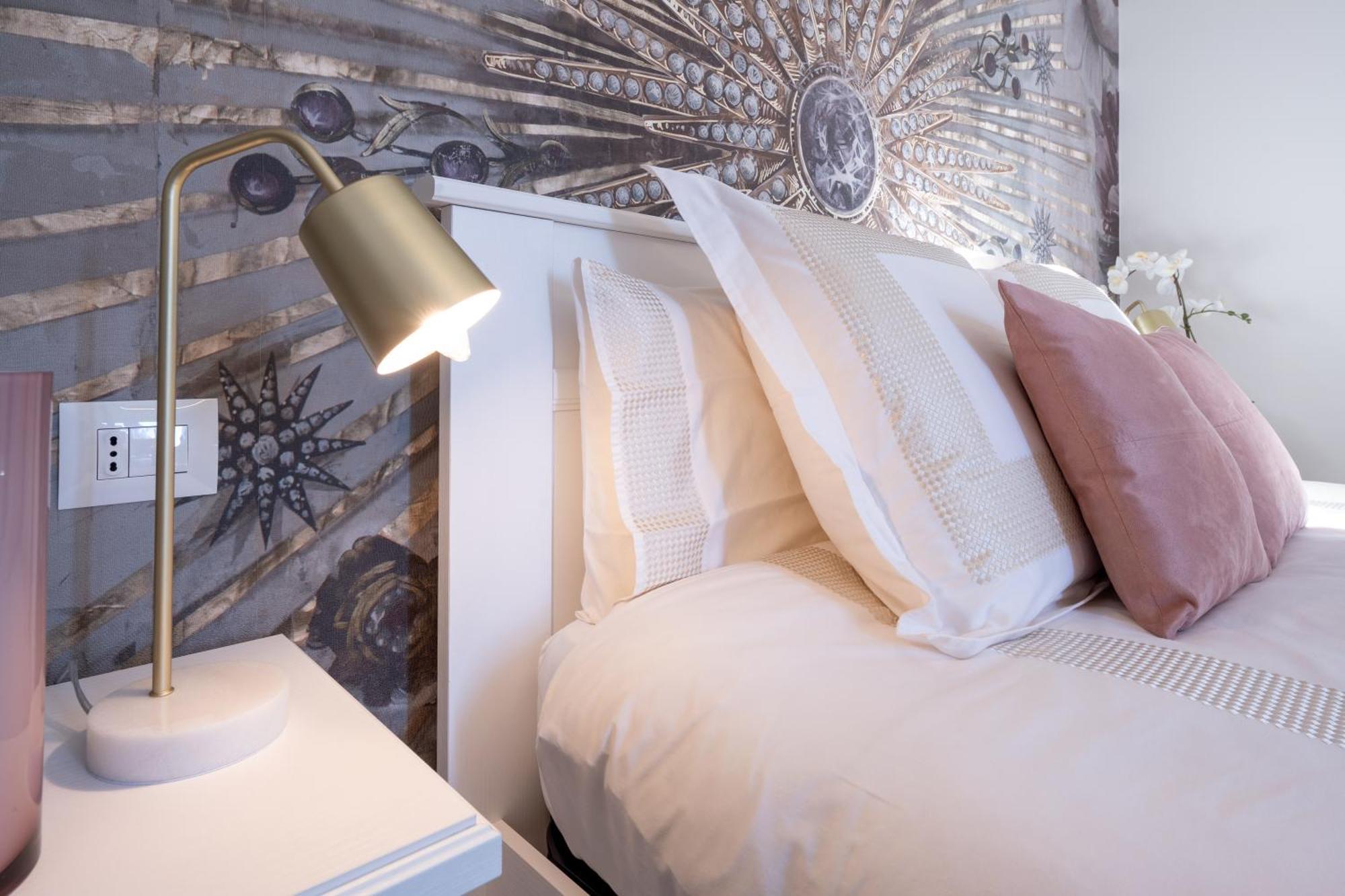 Lora Diamond Suite ,Free Parking, Self Check In,3 Como Exterior foto