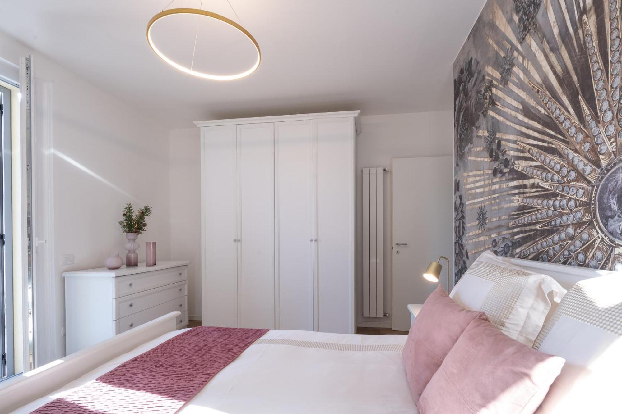 Lora Diamond Suite ,Free Parking, Self Check In,3 Como Exterior foto