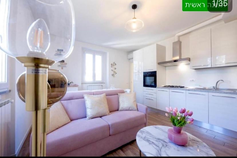 Lora Diamond Suite ,Free Parking, Self Check In,3 Como Exterior foto